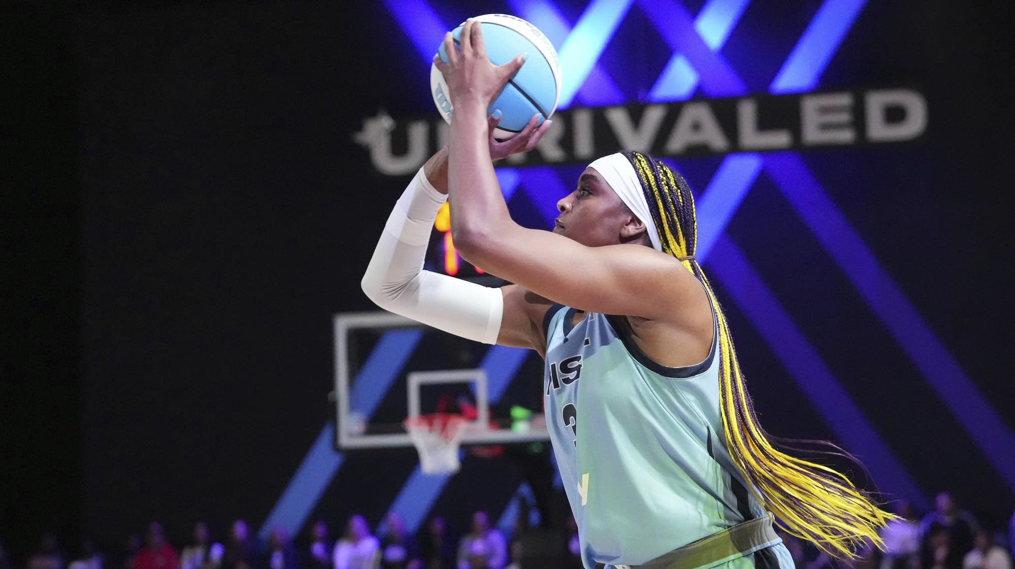 Alijah Edwards Aaliyah Edwards shocks Breanna Stewart 12-0 in opening round of ...