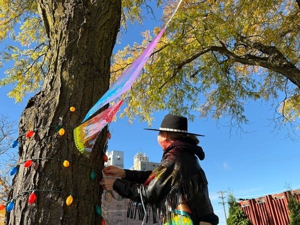 976261-20251024-dia-de-los-muertos-mankato-a1-600 Day of the Dead in Minnesota was marked by ICE arrests