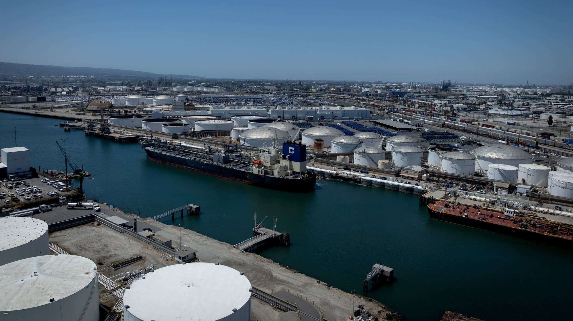 Whether oil prices are high or low, Wall Street is betting on inflation