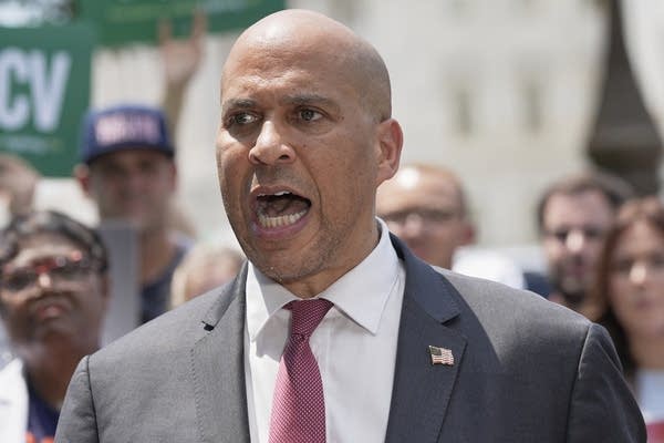 Sens. Booker and Klobuchar spar in heated argument over bipartisan police bills