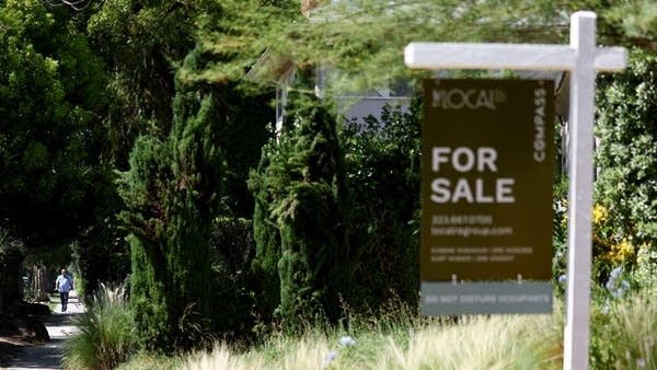 Home loan applications hit three-decade low