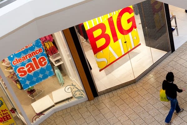 After Dismal Holiday Season, Retailers Offer Deep
