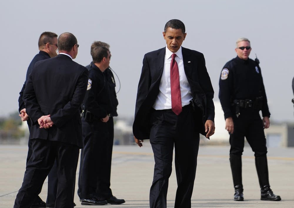 Barack Obama boarding his campaign plane