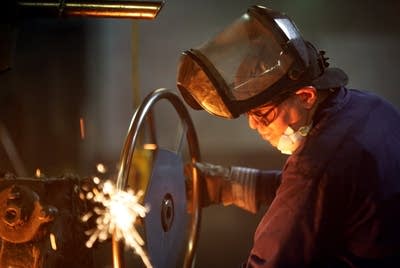 Filling a ladle