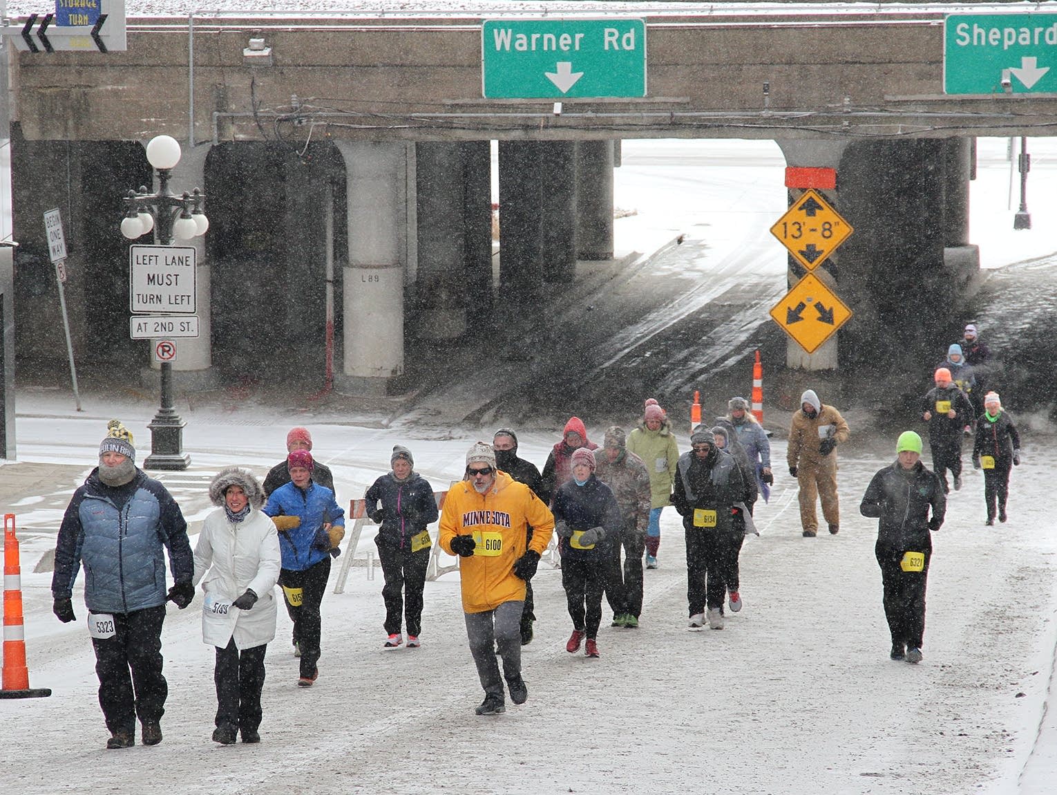 Bracing racing Runners brave cold, snow in Twin Cities MPR News