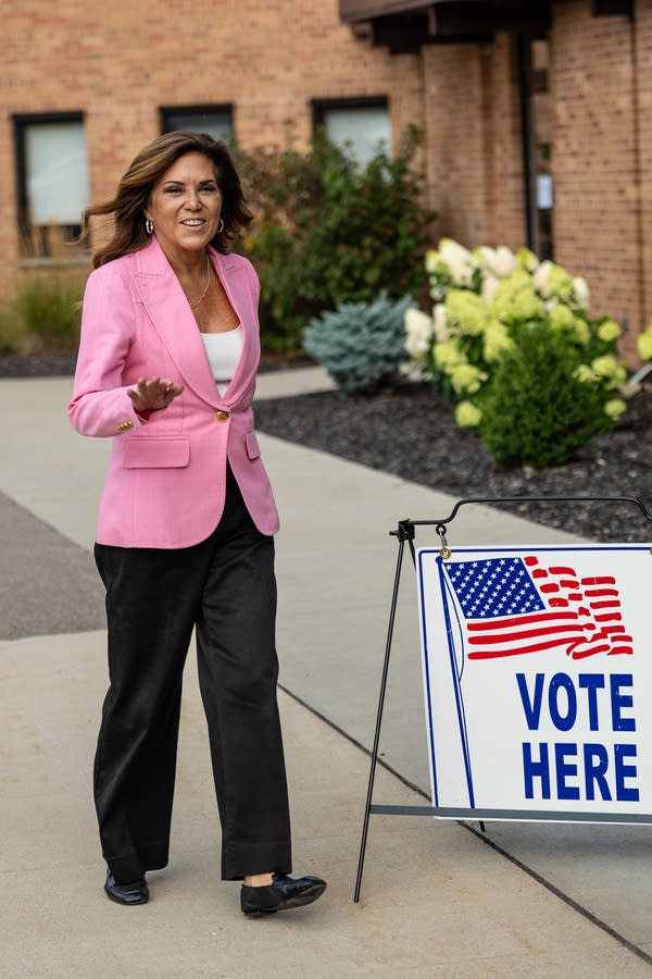 Michele Tafoya, candidate for U.S. Senate, arrives