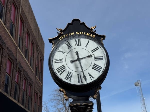 city of willmar clock