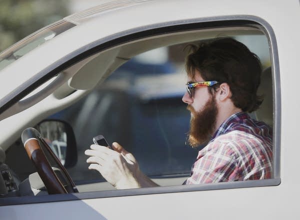 Minnesota to drivers: Put down your phone