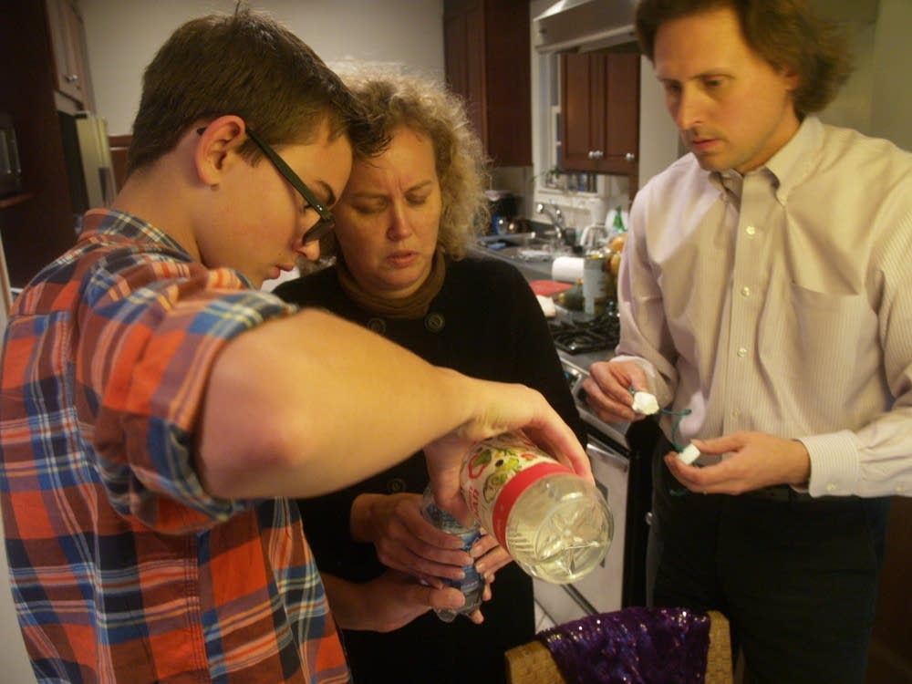 Making a soda bottle bomb