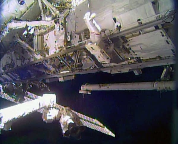 Spacewalk repairs
