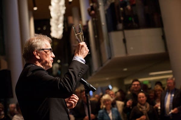 Poster Osmo Vanska leads a champagne toast