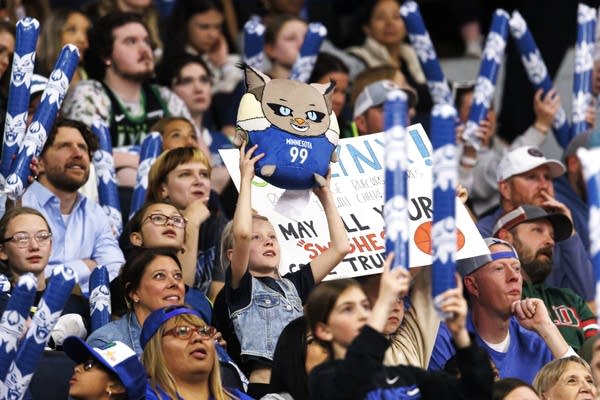 the WNBA game between Minnesota Lynx and Dallas Wings