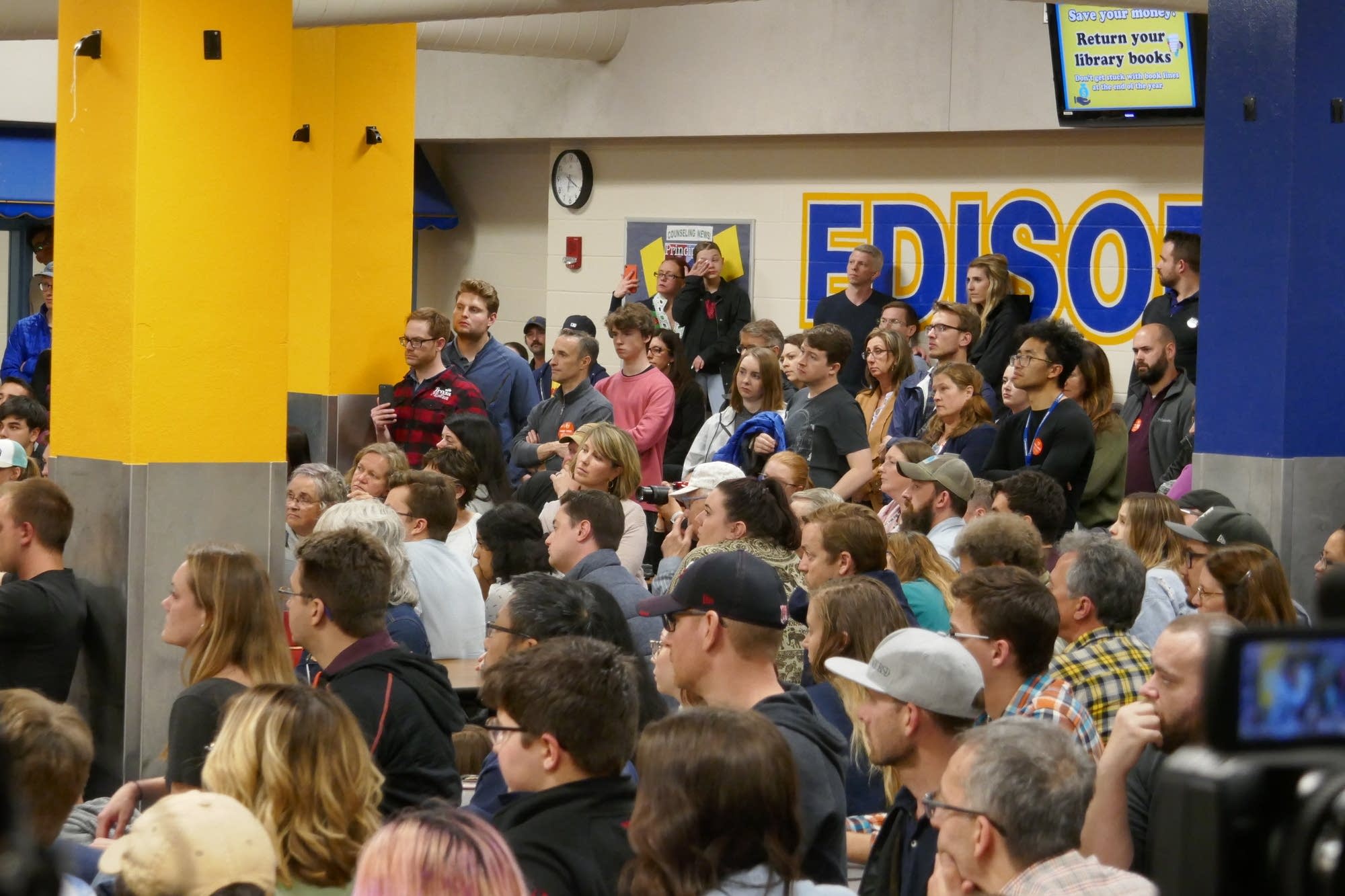 Minneapolis residents attend Beto O'Rourke's town hall in Minneapolis.
