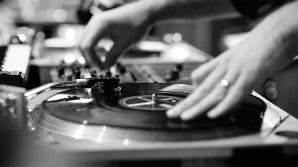 Atmosphere cues the turntable