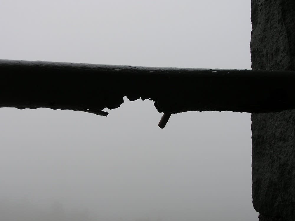 Rusted retaining rail