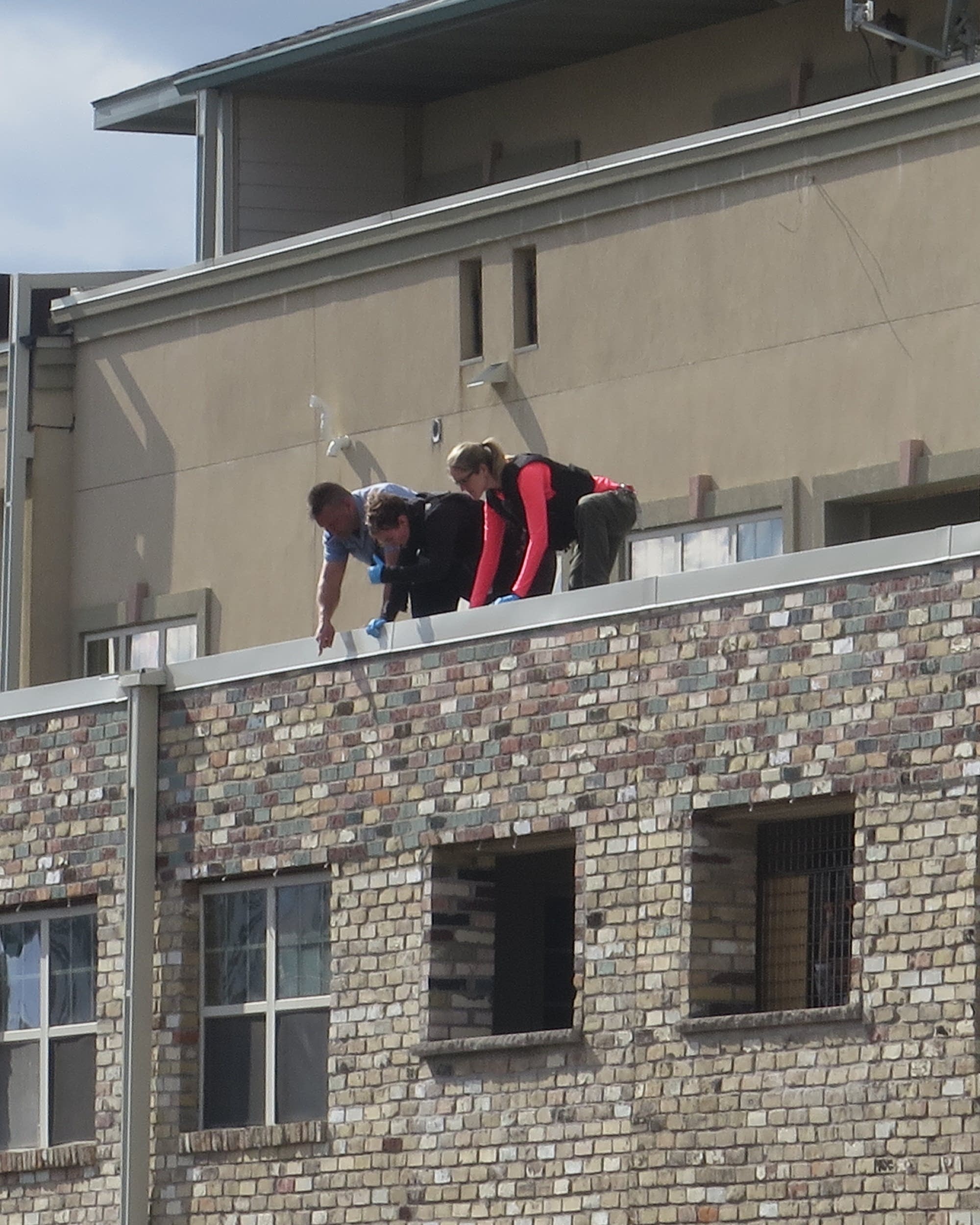 1 Child Dead Another Badly Hurt After Falling From Minneapolis Apartment Building Mpr News