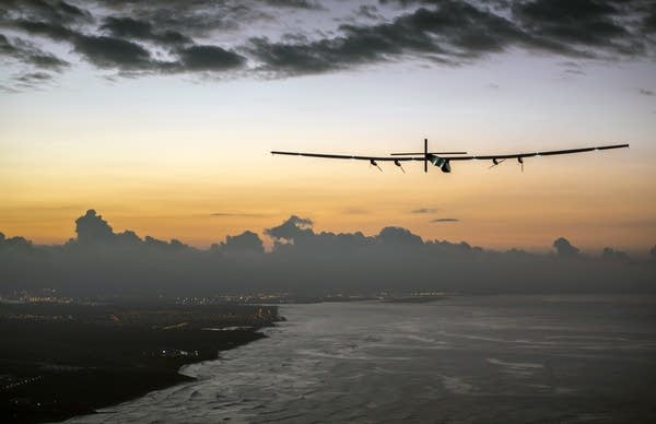 Pilot in solar-powered plane sets aviation record