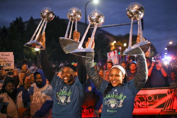 Lynx quartet: Moore and Fowles joining former Lynx teammates Whalen, Augustus in the Hall of Fame