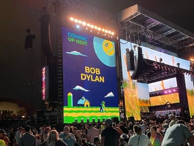 A digital screen bearing the message: Coming up next, Bob Dylan