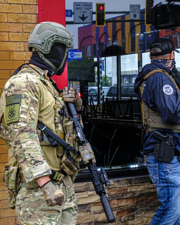 Minneapolis man charged with obstructing police at Lake Street