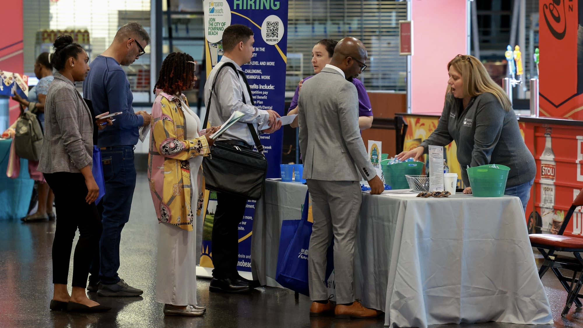 Jonathan pingle economist (71) 사진