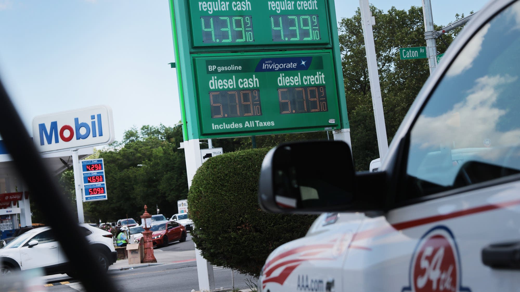 U.S. crude oil inventories continue to fall since start of war with Iran