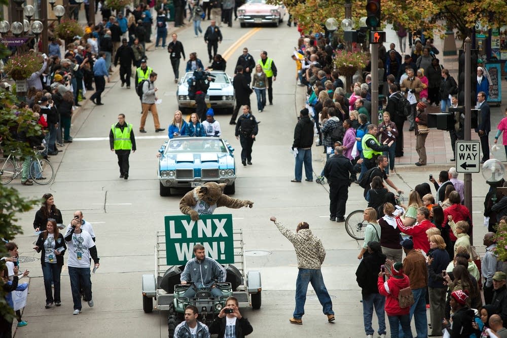 Fans celebrate the Lynx championship