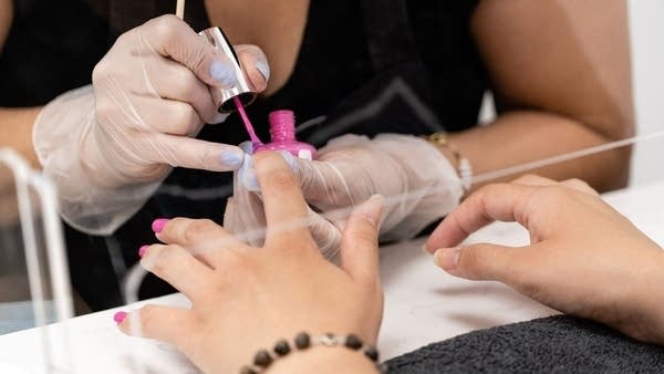 U.K. cracks down on businesses employing illegal workers