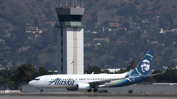 Alaska Airlines wants to buy Hawaiian Airlines