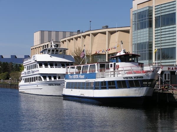 Harbor cruise boats