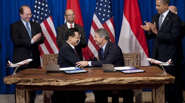 US President Barack Obama applauds with others as Ray Conner, senior vice president of Boeing shakes hands with Rusdi Kirana president director of Lion Air, during a signing ceremony on November 18, 2011. 