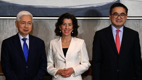 Secretary Gina Raimondo (center), with Philippine Department of Trade and Industry Secretary Alfredo Pascual (left) and Philippine Presidential Adviser on Investment and Economic Affairs Frederick Go (right) on Monday.