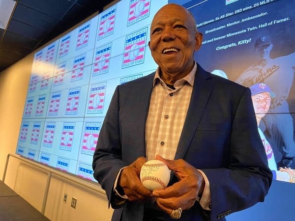 Yankees announcer hit by foul ball