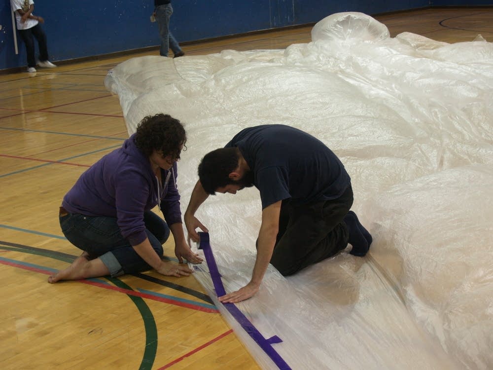 Taping up the balloon