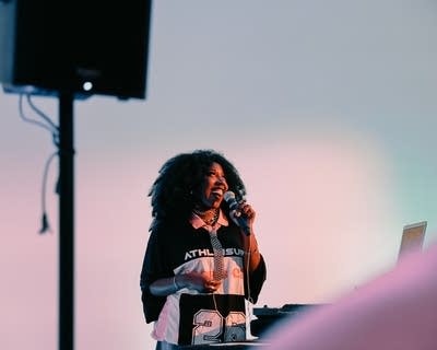 dj mcshellen playing music on stage