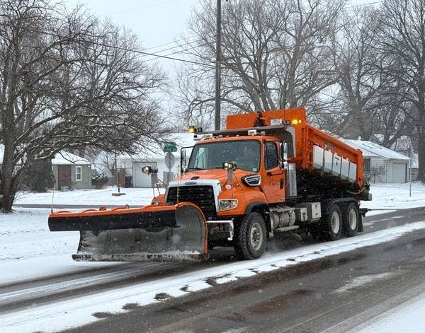 Snow continues across southern Minnesota during busy holiday travel weekend