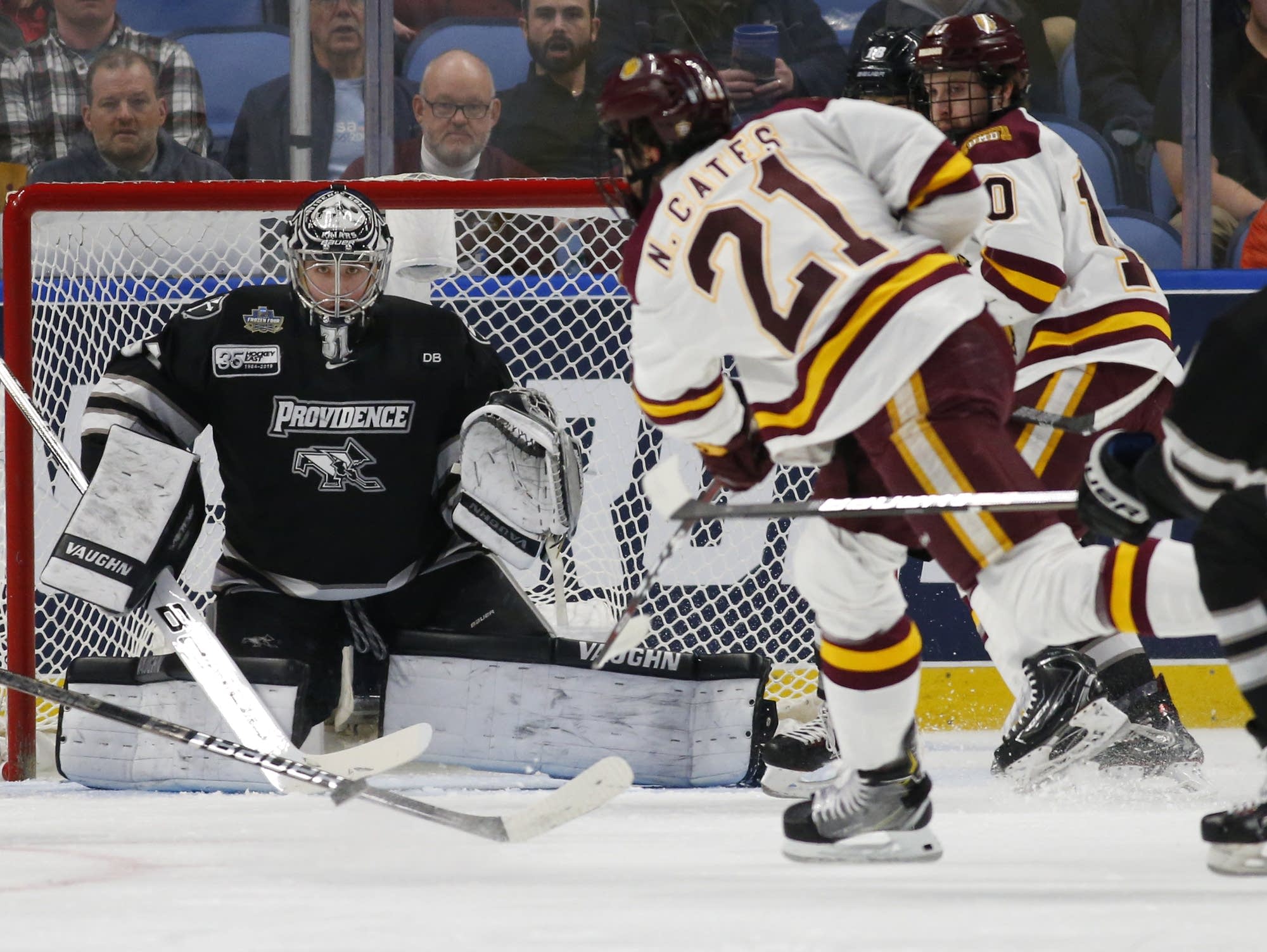 Minnesota Duluth beats Providence 41 in men's Frozen Four semifinals