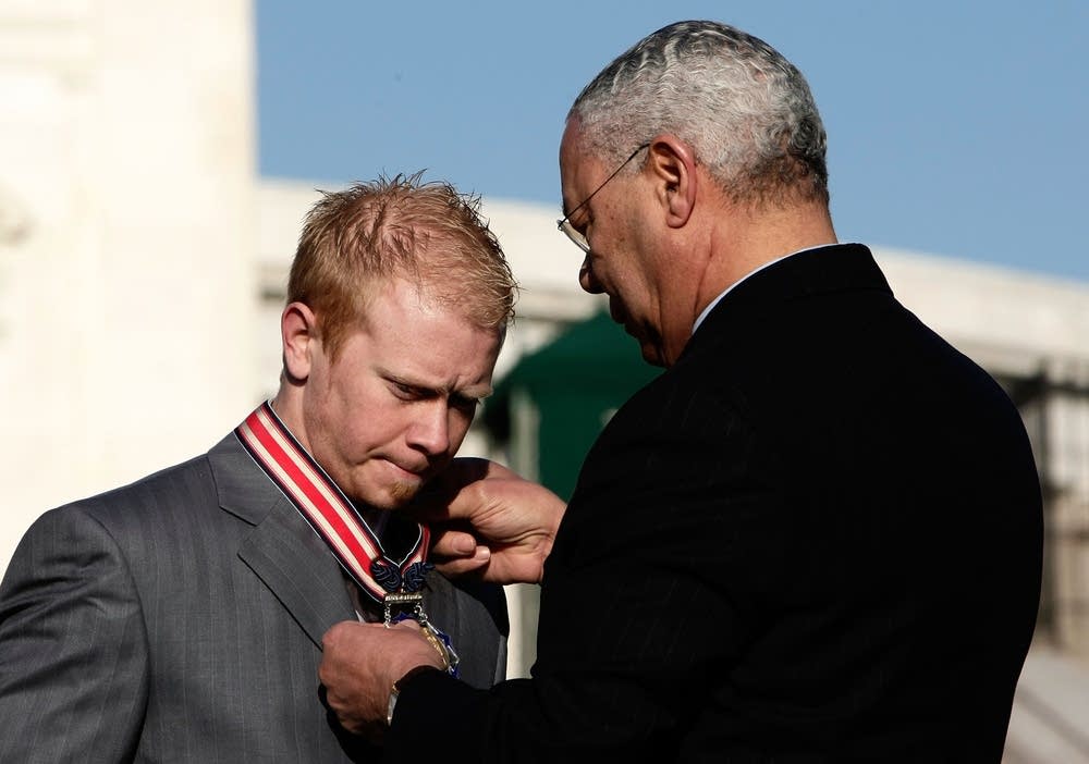 35W bridge rescuer honored