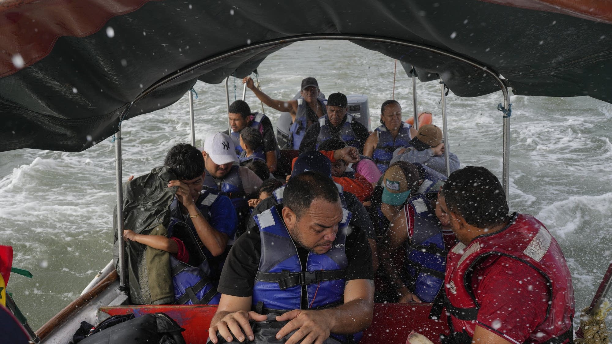 14,000 U.S.-bound migrants have returned south since Trump border ...