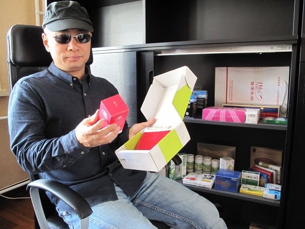 Professional shopper, Wang Hai