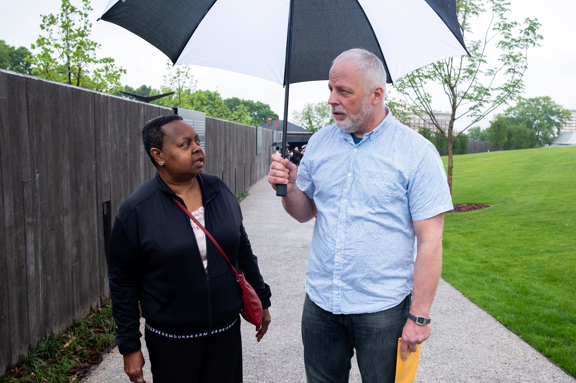 Warren Read and Virginia Huston share an umbrella.