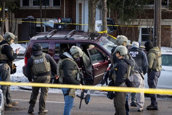 Live updates: Eyewitness says ICE agents gave conflicting orders before shooting woman