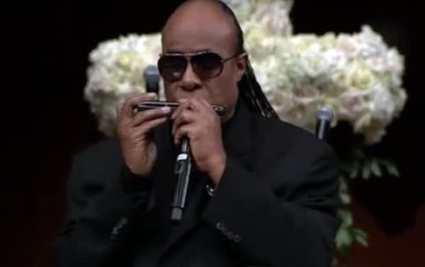 Today’s Music News: Natalie Cole memorial service draws Smokey Robinson, Stevie Wonder, other greats