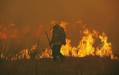 Firefighter battles Texas blaze