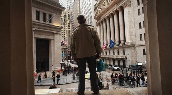 A new study shows that long hours on Wall Street isn't so good for your body -- or mind. 