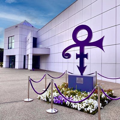 A love symbol statue stands outside Paisley Park.