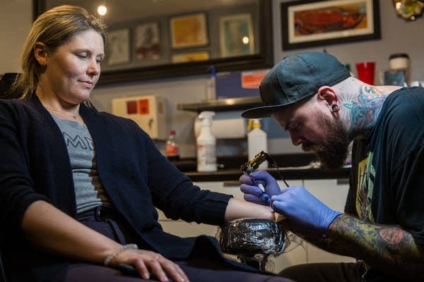 Lindsay Wenner gets her second tattoo.