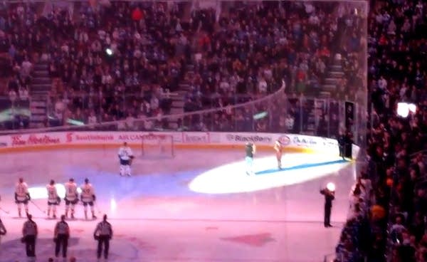 Canadians step up in anthem snafu