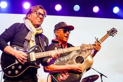 Al Di Meola and Tom morello performing on stage