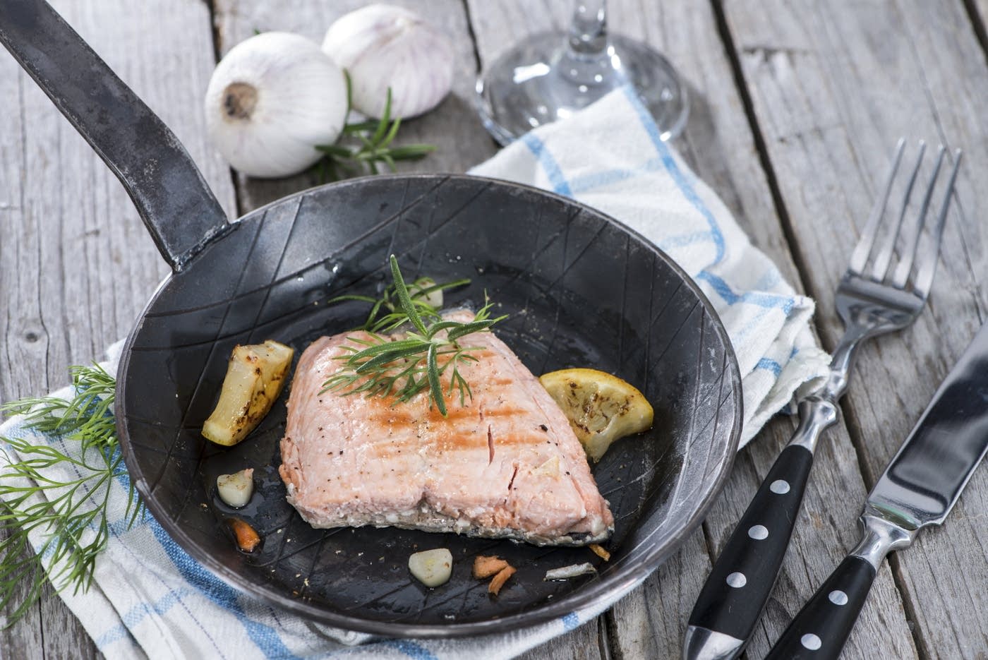 What's the difference between a skillet, a fry pan and a saute pan